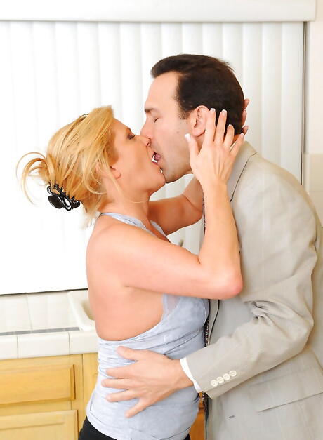 Kissing Matures Pictures